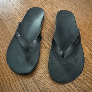 Reef Black Sandals Comfortable and Stylish